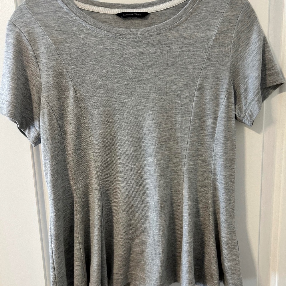 BANANA REPUBLIC XS Women's Short Sleeve Threadsoft Light Grey Flowy Knit Top